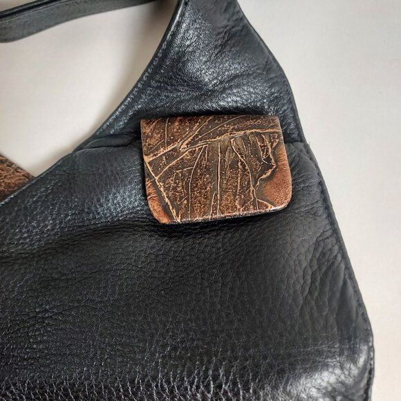 Elegant Black and Brown Leather Shoulder Bag - Picture 5 of 14